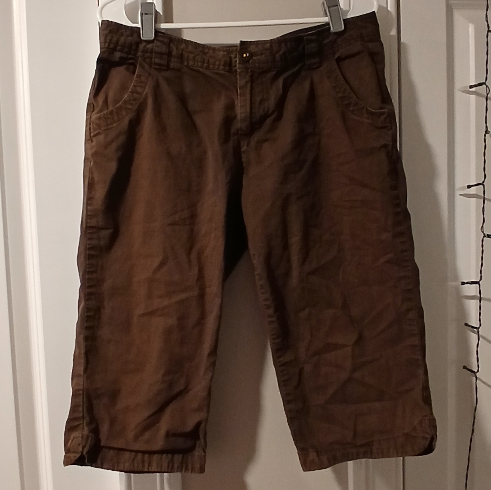 Brown Capri Pants 👖